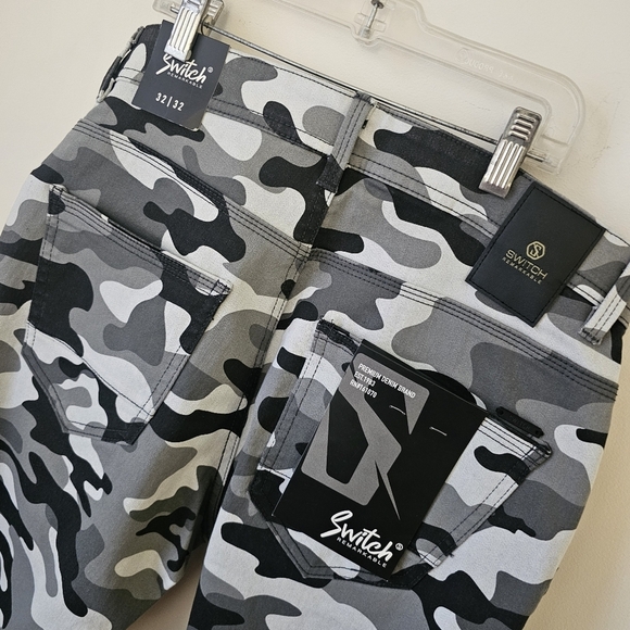 Camouflage Slim Taper Fit Jeans - Picture 10 of 11